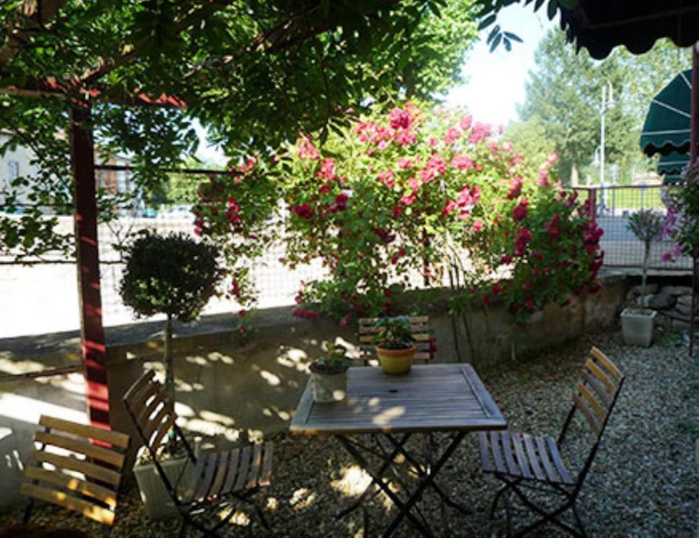 Hostellerie D'Heloise Logis Cluny Kültér fotó
